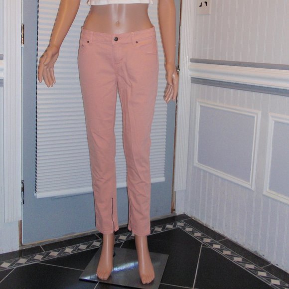 Jennifer Lopez Pants - Jennifer Lopez peach summer pants size 6 or 30" waist with zipper at bottom.